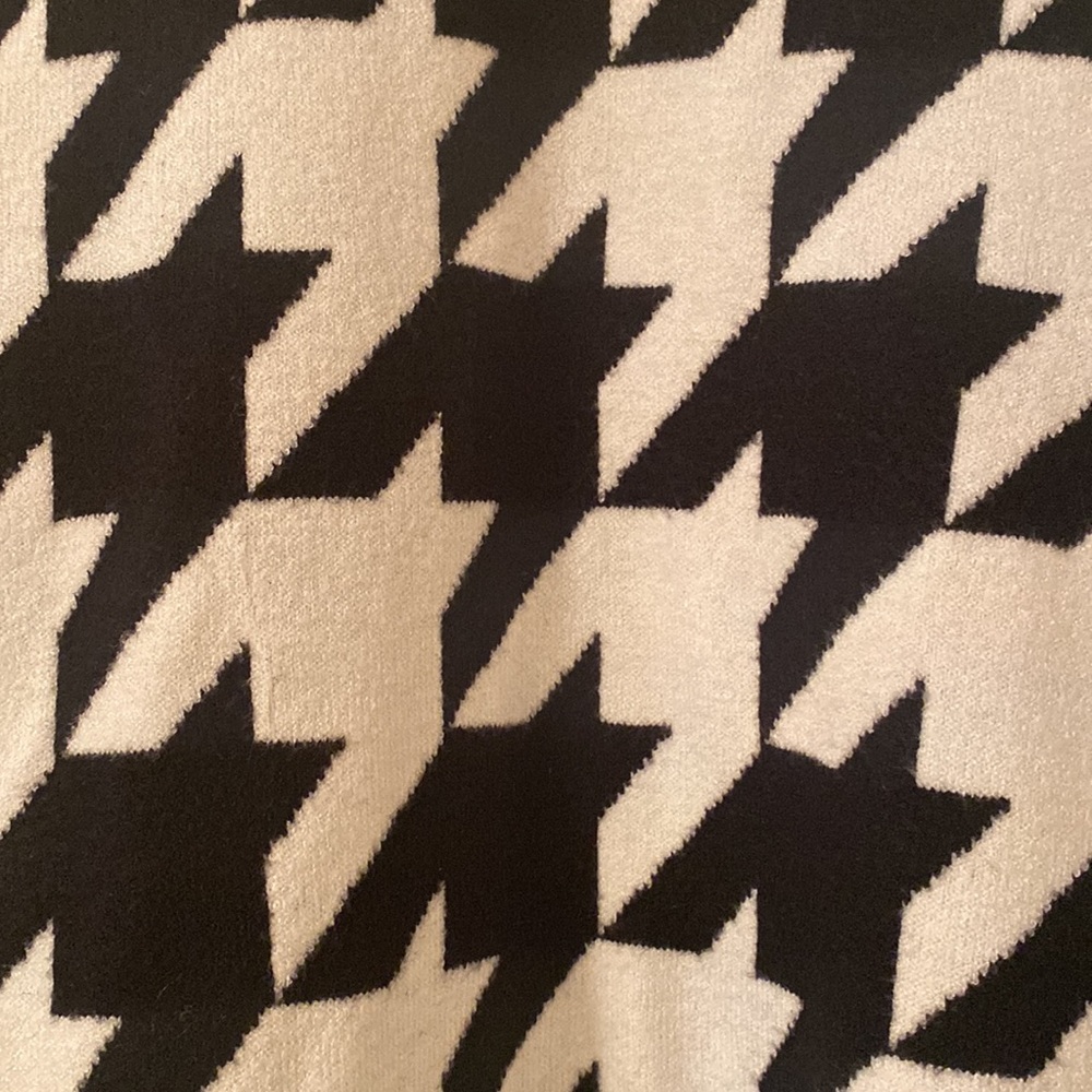 Joseph A. Black and White Houndstooth Turtleneck Sweater - Picture 5 of 10